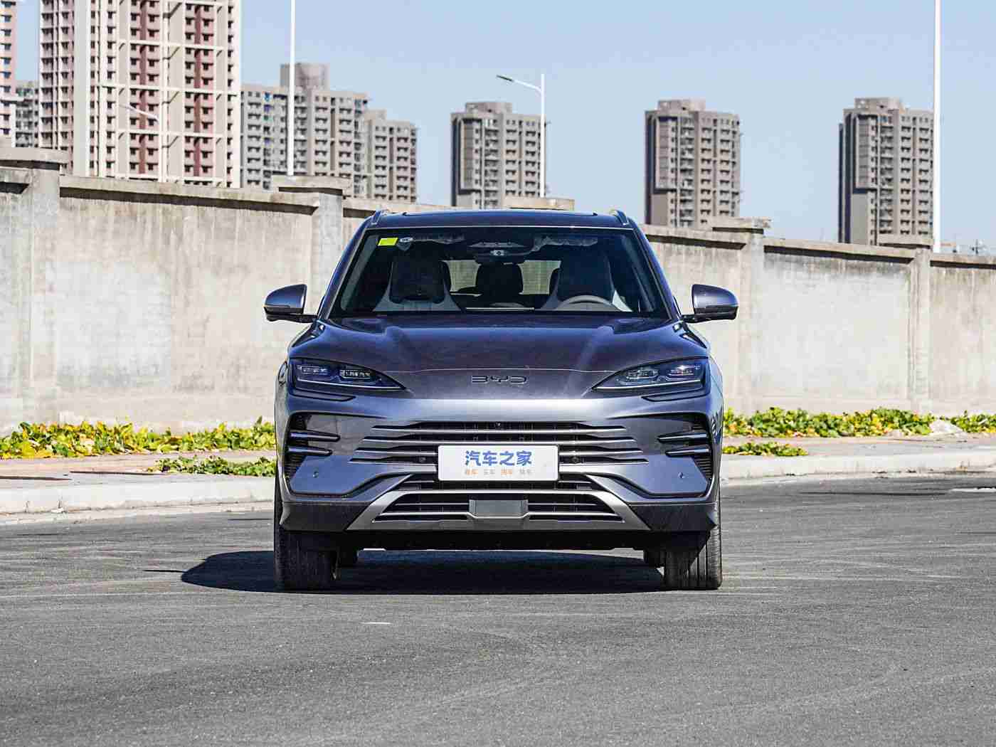 一级调色大片经典案例,汽车广告新风尚：视觉盛宴下的色彩魔力解析-1