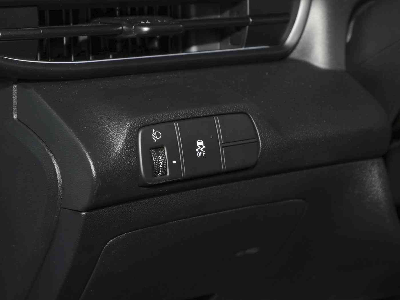 不用播放器看av,“绿色驱动，科技领航——新能源汽车魅力尽展未来风采”-5