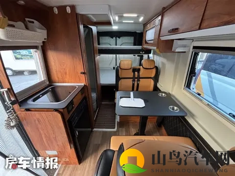 18万买长轴大空间房车!6座3张床自动挡,带10度电能洗澡做饭-2