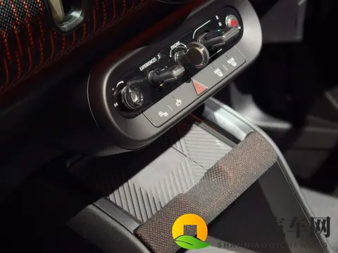 静态体验全新MINI COUNTRYMAN：更大更硬朗，更有创意的内饰-2