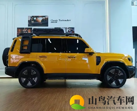 国产增程版“卫士”实车亮相!硬朗越野外观,车长超5米,配四驱-2