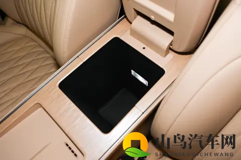 飞鱼底盘20+猎鹰辅助驾驶，操控扎实，这款增程中大型SUV家用香-3