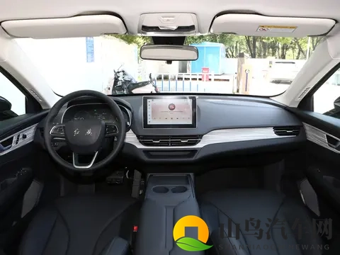 新款红旗纯电中型车售价不足9万起！全新外观更动感，续航500公里-2