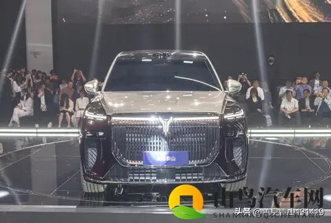 六座SUV第三排太挤？3120mm轴距神车让180cm壮汉秒变葛优躺-3