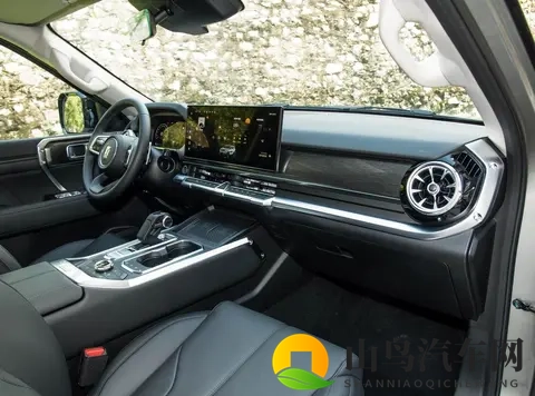 又一国产硬派SUV，最小离地间隙224mm，升级智驾座舱，2498万起-2