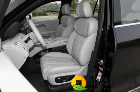 深蓝S09六座SUV体验:家庭出行更舒适?空间与智能表现给出答案-1