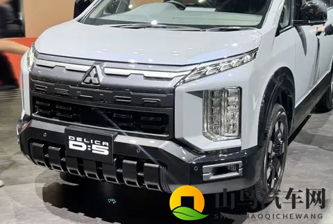 三菱新款四驱越野MPV亮相，侧滑门，2+3+2座椅，搭载2.2T柴油动力-1