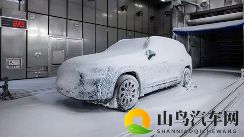 第二代奔驰GLB来了 带星空顶 有四驱 腿部空间显著提升 12月首发亮相-2