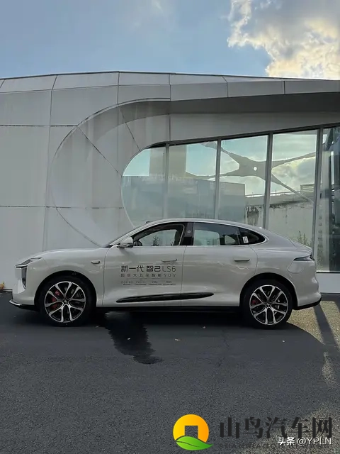 新一代智己LS6,配备800v高性能平台，66度大电池增程版-2