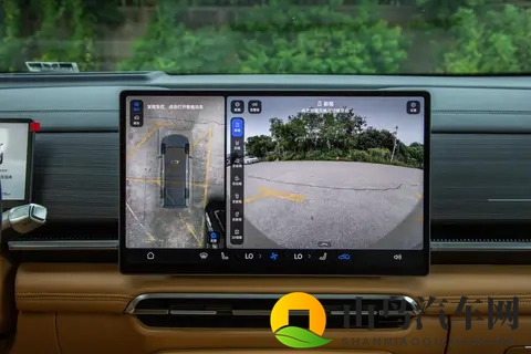 插混中大型MPV，15T插混动力+四驱，体验26款岚图梦想家-3