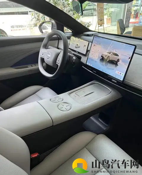 高颜值日系车，天演架构打造，搭载15L插混系统，纯电续航150km-3