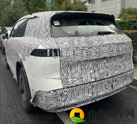 日产N8谍照曝光 定位中大型SUV 搭载大尺寸双联屏-1