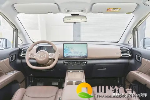 五菱推出一款全新MPV,1068万起,车长超49米,续航超1100km!-1