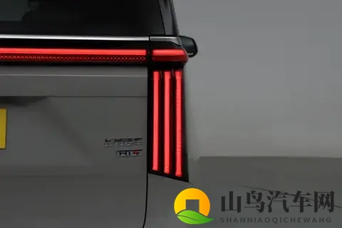 开了一周才明白,这台大七座为什么让人舍不得还钥匙!-2