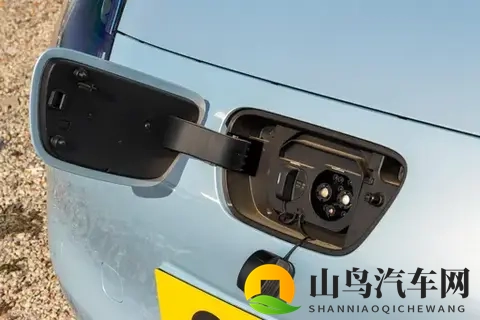 2025款五菱宏光MINIEV四门版购车指南:3个版本精准选择-1