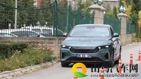 老师脱裤子秘 让我爽了:颠覆传统,环保智能概念车亮相引关注-3