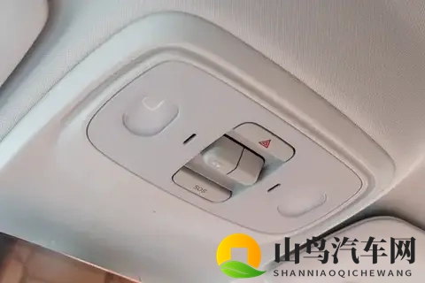 家用六座车选MPV还是SUV？亲测零跑C16，这才是适合的选择-3