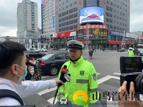 交警:别问堵车时为何不能打开“内循环”,问就是“2个原因”-1