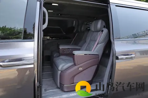 极氪009七座过道版：大空间，长续航，家用车选它稳了！-3