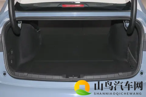 售价898万起+2735mm轴距，高配车型还配激光雷达，零跑B01香吗？-1