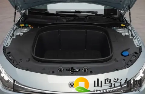 北京奔驰纯电CLA售价249万元起 智能体验有较大进步-3