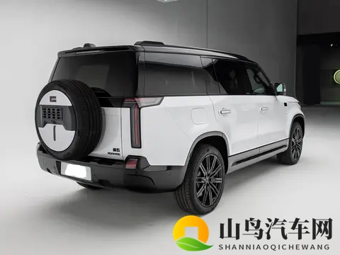 30万级全能王！国产增程版“卫士”亮相，轴距超3米，配6_7座可选-1