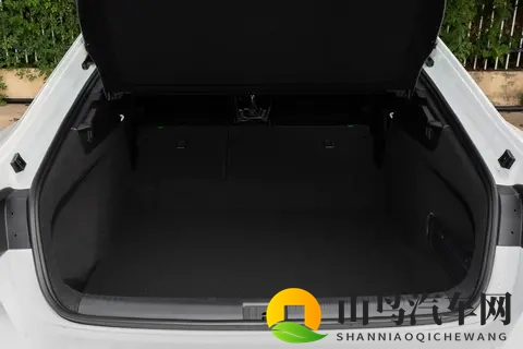 无框车门+溜背造型，2026款大众CC如何选？四款车型深度解析-3