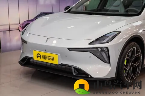 别急着订小鹏M03！这车全系激光雷达+3nm芯片，入门即满配-2