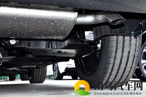 吉利星越L:均衡实力派,家用SUV新标杆,带你解锁全家出行新方式-1