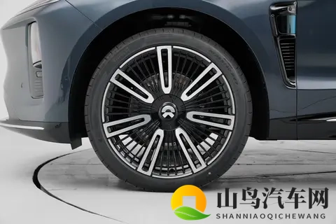 月销破千辆，蔚来ET9凭什么挑战奔驰S级和宝马7系？-2