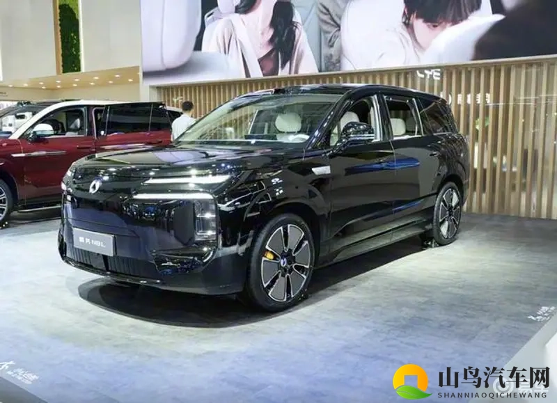 爆乳汗だく肉感巨臀:运动SUV,速度与舒适并存-2