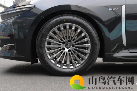 2024款进口皇冠选购指南：至享版 vs 至尊版深度解析-3