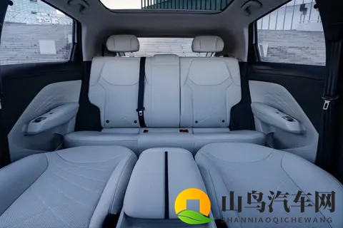 轻松开启惬意旅程,极狐T1开启美好的出行生活-1