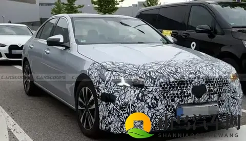 全新奔驰C级确认上20T，小改款先“补能”，改款2026年同步首发-3