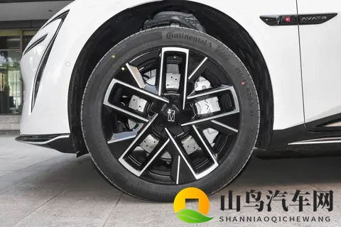 年轻人的第一台豪华轿车?2025款阿维塔06,能买吗?-3