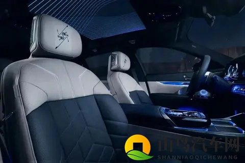 国内没有的特供“宝马好物”:天狼星Suhail Edition限量版BMW 760i-1