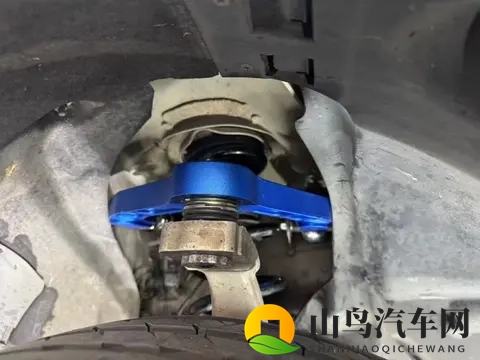 奔驰C63升级前后可调摆臂套件改装案例-1