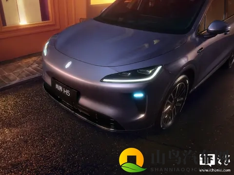 鸿蒙智行尚界 H5 上市 43 天交付破万：售价1598万元起-1