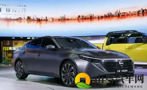 燃油车还在卖，智能座舱却上了鸿蒙，天籁这次玩得有点大-1