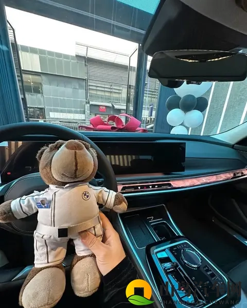 2026款宝马7系：919万起！取消手势控制，但全车隔音免费了？-2