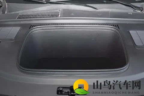 体验2025款星纪元ET纯电版 Max城区辅助驾驶:科技与舒适并存-3