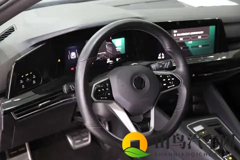 22款高尔夫R-Line，准新代步小钢炮，12万多开回家！-1