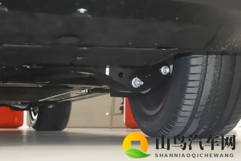 25款乐道L90，纯电续航605km，轴距3110mm，173+8后排大屏-3