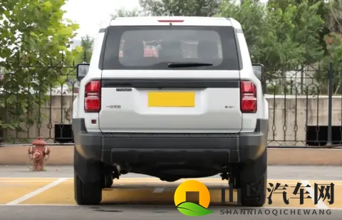 硬派越野的价值之选：福特烈马荒地版对比丰田普拉多的产品力分析-1