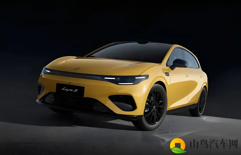 现场挤爆了！零跑Lafa5国内首秀这配置年轻人真顶不住​-1