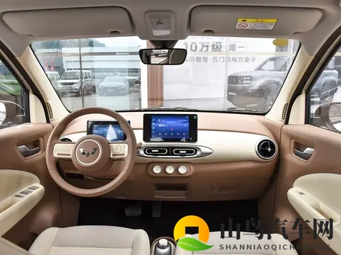 五菱宏光MINIEV四门版新车型上市，续航301公里，售558万元-3