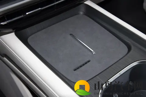 20万级驾控与智能体验，现在1499万起？年轻人这次能轻松拿下了-1