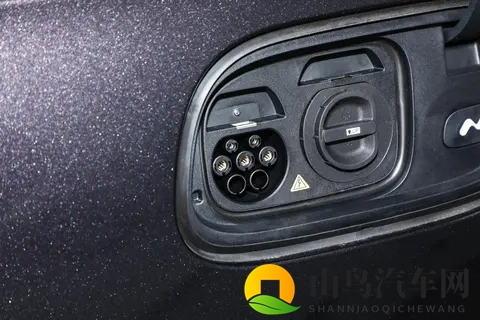 乐道L90 2025款 七座版Ultra：家用纯电SUV的高性价比之选-2