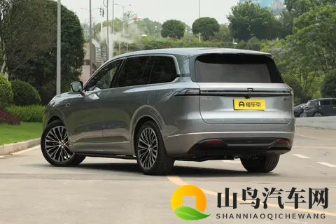 6 座 SUV 品质新选：深蓝 S09 2025 款四驱 Ultra + 高定版全面解读-1