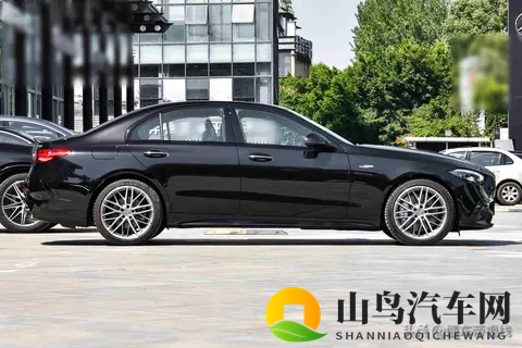 奔驰AMG C43降价了，性能没变音响没了，豪华车还值这个价吗？-2